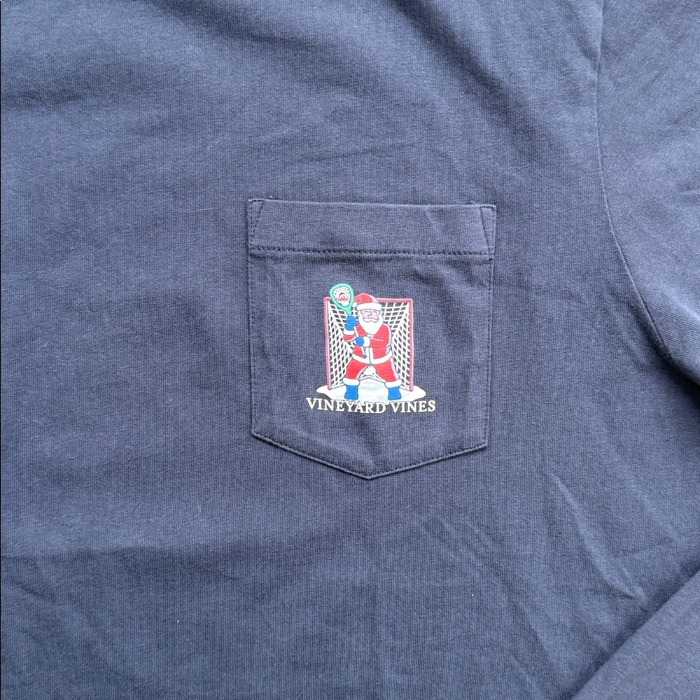 Vineyard Vines Navy Santa’s🥍 “Merry Laxmas” Long Sleeve Pocket Tee 💯Cotton-Med - Picture 3 of 8